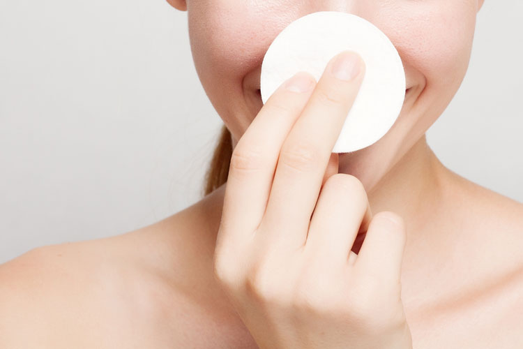 Can your skin be oily and dry at the same time?